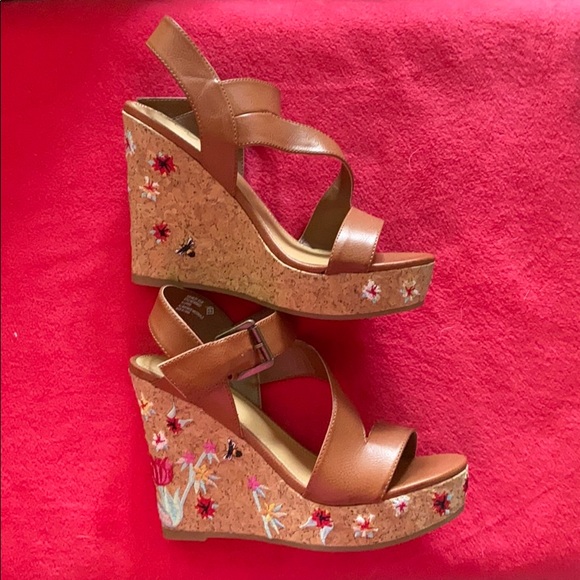 Wedges with flowers on them Clearance